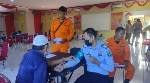 Sambut Hari Bhayangkara ke-76, Brimob Bone Gelar Donor Darah