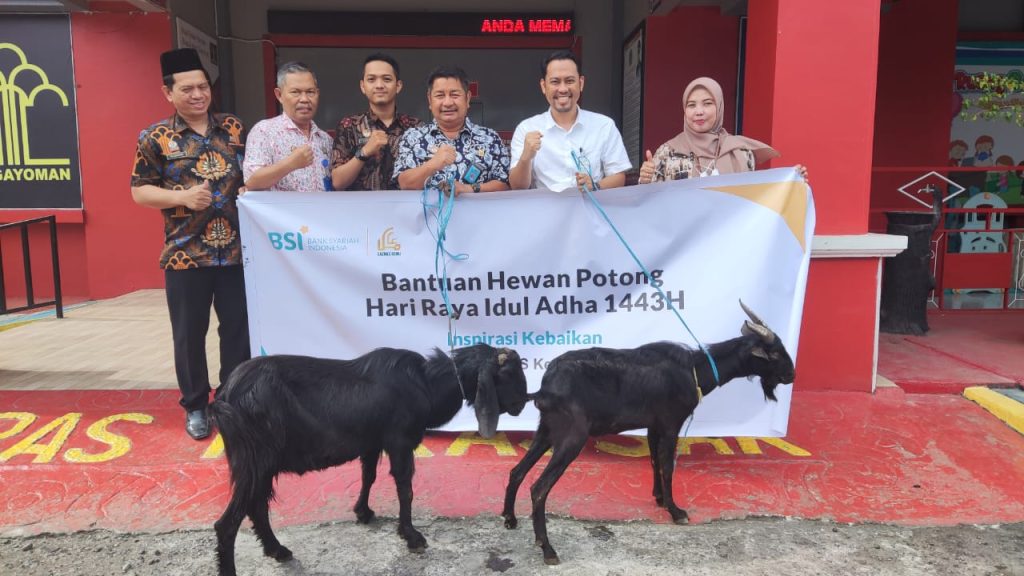 Terima Hewan Qurban dari BSI, Ini Kata Kalapas Makassar