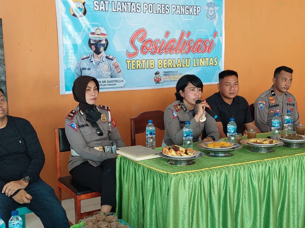 Kasat Lantas Polres Pangkep Sosialisasi Tertib Lalin Ke Masyarakat Pulau Laiya
