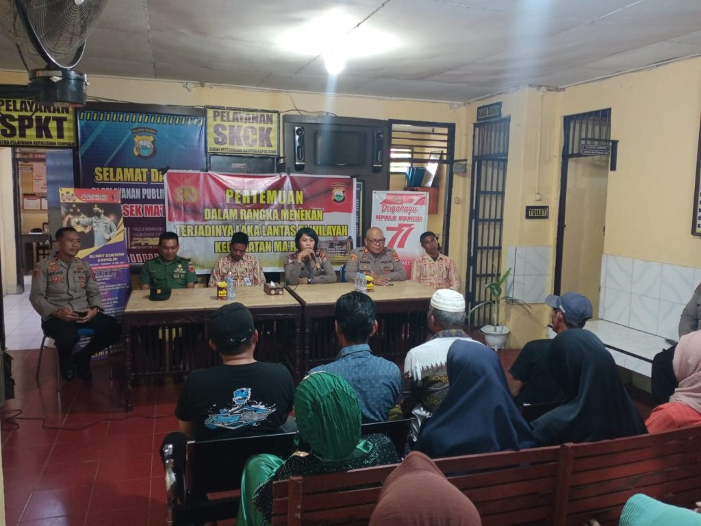 Kasat Lantas Polres Pangkep Berikan Arahan Kepada Para Pedagang