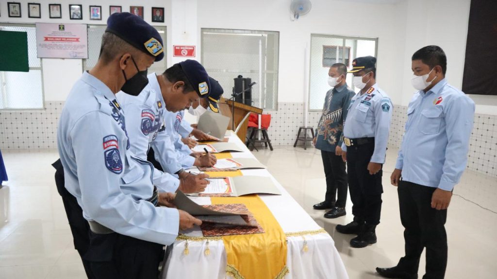 Memasuki Pemilu 2024, Lapas Bulukumba Bersama Bawaslu KPU Lakukan Penandatanganan Pakta Integritas