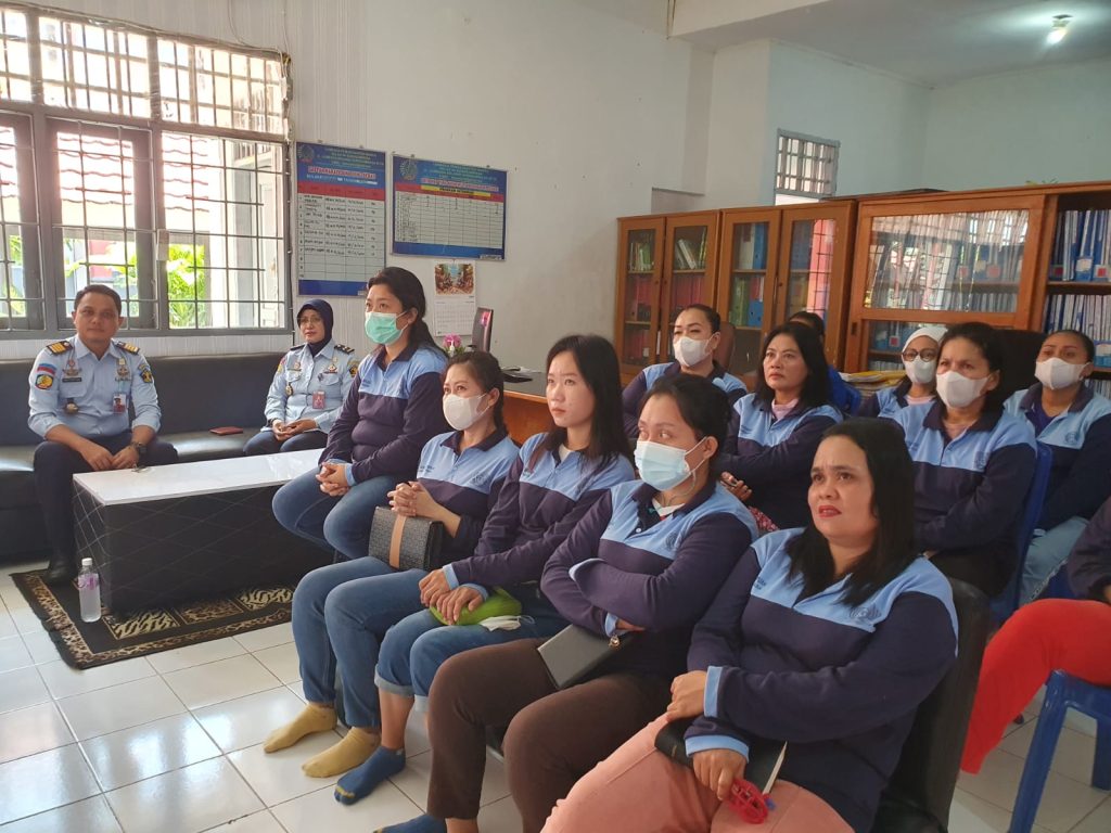 Penuh khidmat, WBP Nasrani LPP Sungguminasa Ikuti Ibadah Perayaan Natal Seluruh Indonesia secara virtual