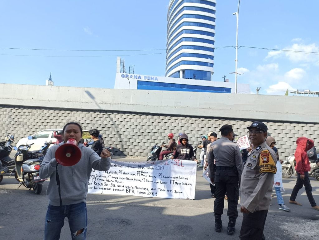 Massa Koalisi Pemerhati Korupsi Geruduk Kajati Sulsel, Ini Tuntutan’nya
