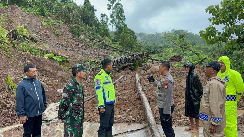 Dirlantas Polda Sulsel Kunjungi lokasi Longsor Tinggi Moncong Gowa