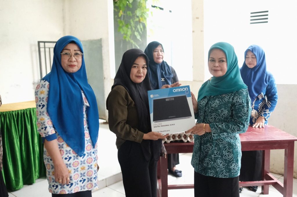 TP PKK Berikan Bantuan Alat Antropometri di 2 Kecamatan