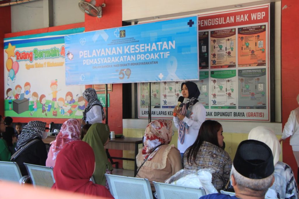 Tim Klinik Lapas Makassar Periksa Kesehatan Gratis Pada Masyarakat