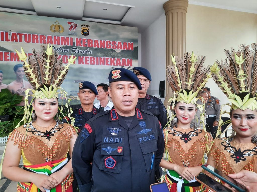 Jalin Silaturahmi Polda Jambi Mempertemukan Suku Dayak dan Suku Anak Dalam
