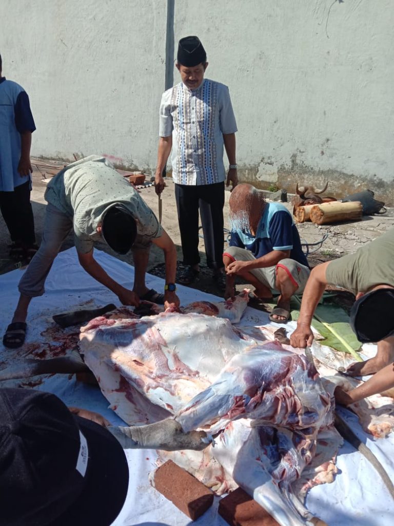 Usai Laksanakan Sholat Idul Adha 1444H, Lapas Narkotika Sungguminasa Lakukan Pemotongan Hewan Qurban