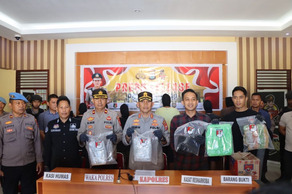 Gagalkan Peredaran 2Kg Ganja, Kapolres Sidrap: Tersangkakan 8 Pelaku