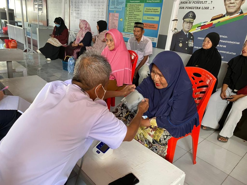 Dokter dan Perawat Menyapa, Lapas Bulukumba Lakukan Pemeriksaan Gratis Kepada Masyarakat