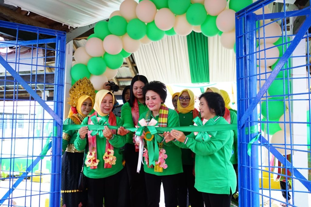 Kunjungan Kasih di Lapas Perempuan Sungguminasa, Penasehat Utama PIPAS Resmikan Ruang Kerja Jemari Terampil