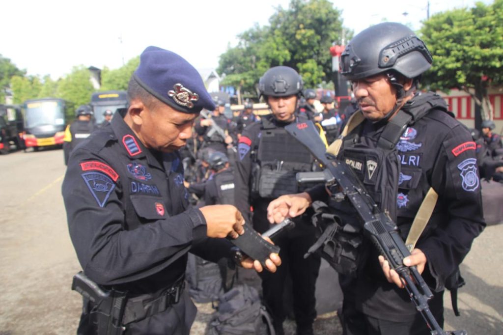 Siap Amankan Pemilu 2024, Brimob Bone Gelar Apel Pengecekan