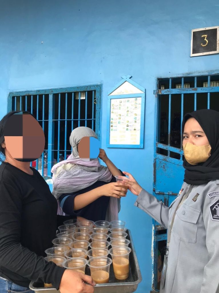 Selama Ramadhan, LPP Sungguminasa Bagikan Takjil Bagi Warga Binaan
