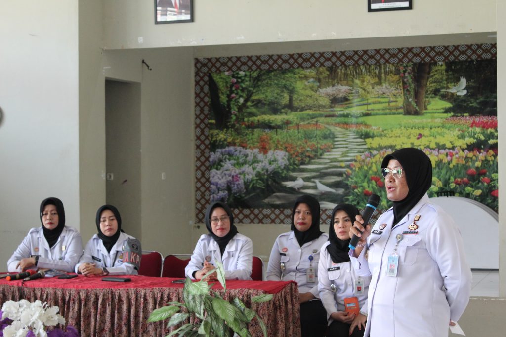 Kalapas Perempuan Sungguminasa Pimpin Briefing Seluruh Pegawai
