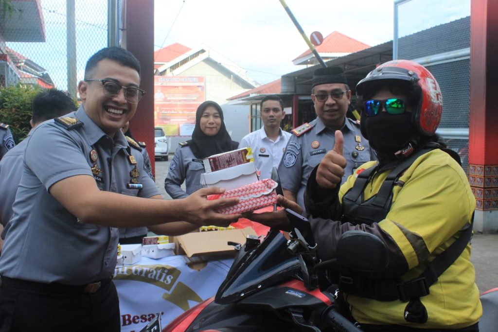 Bakti Sosial di Bulan Ramadan, Rutan Makassar Tebar Takjil