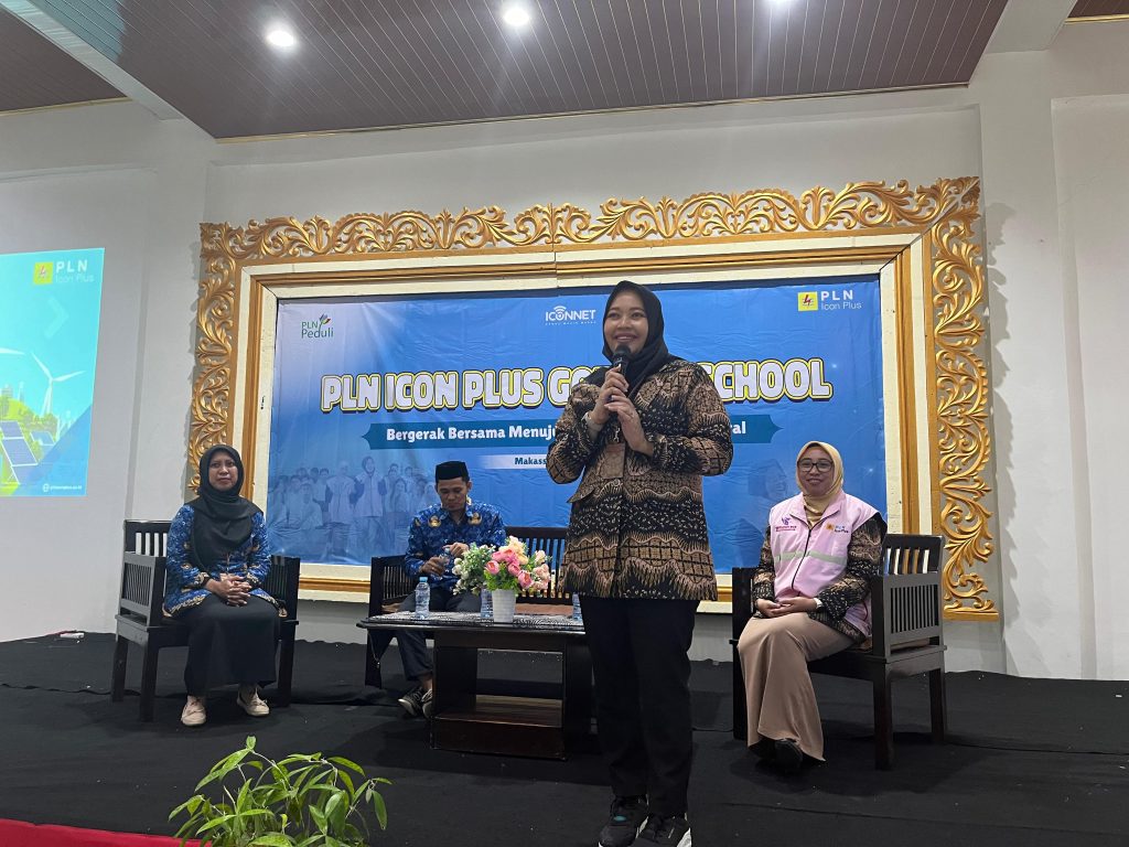 PLN Icon Plus Semarakkan Hardiknas 2024 di SMK-SMTI Makassar, Edukasi TIK, Donasi Peralatan, dan Gerakan Menanam Pohon