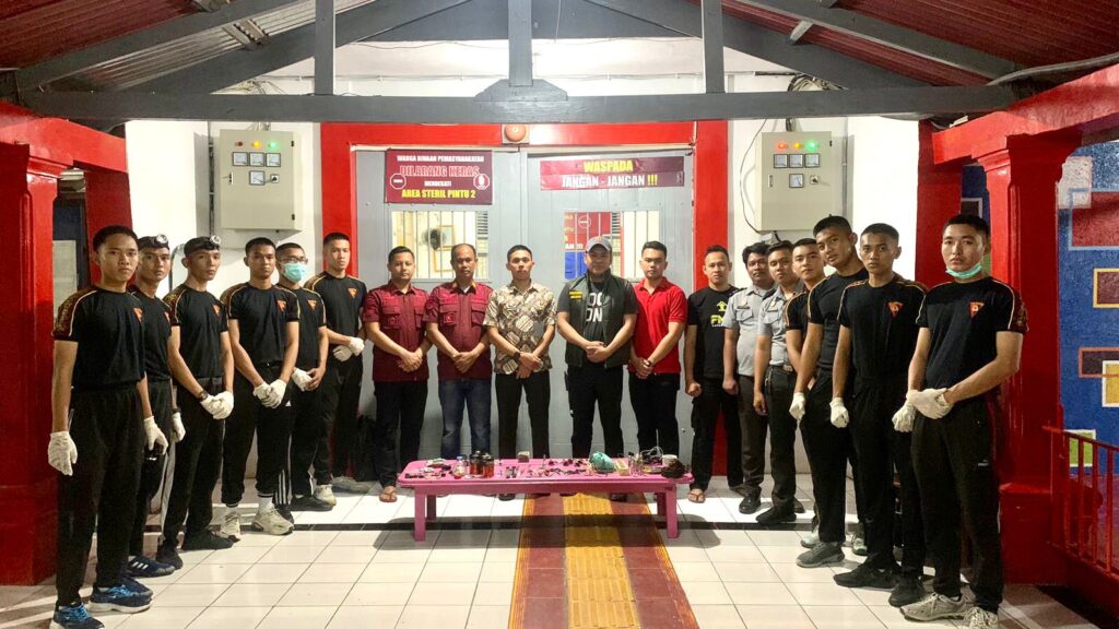 Deteksi dini, Lapas Maros Rutin Laksanakan Sidak di Kamar Hunian WBP