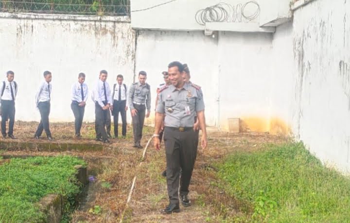 Deteksi Dini, Kalapas Maros beserta Jajaran Lakukan Troling Beranggang dan Tembok Keliling