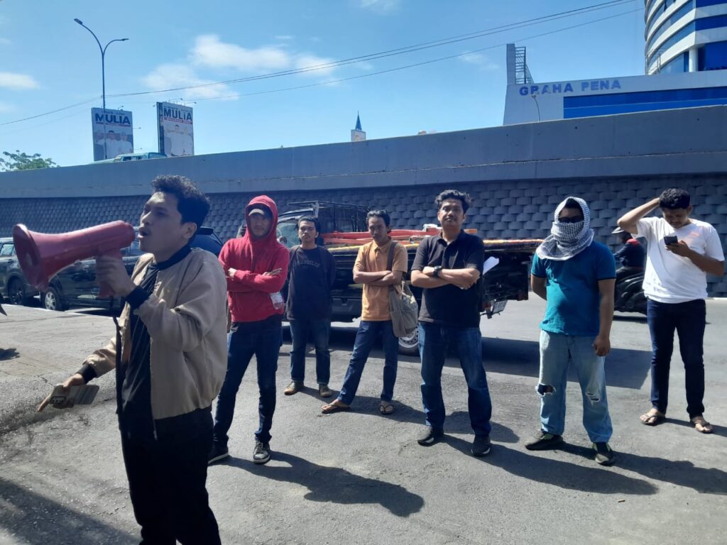 Aksi Unjuk Rasa ke 4 Kali di Kejati Sulsel, AMPERA: “Tindak Tegas proyek pengadaan bibit nangka madu dan sukun di Dinas Pertanian Kabupaten Bantaeng