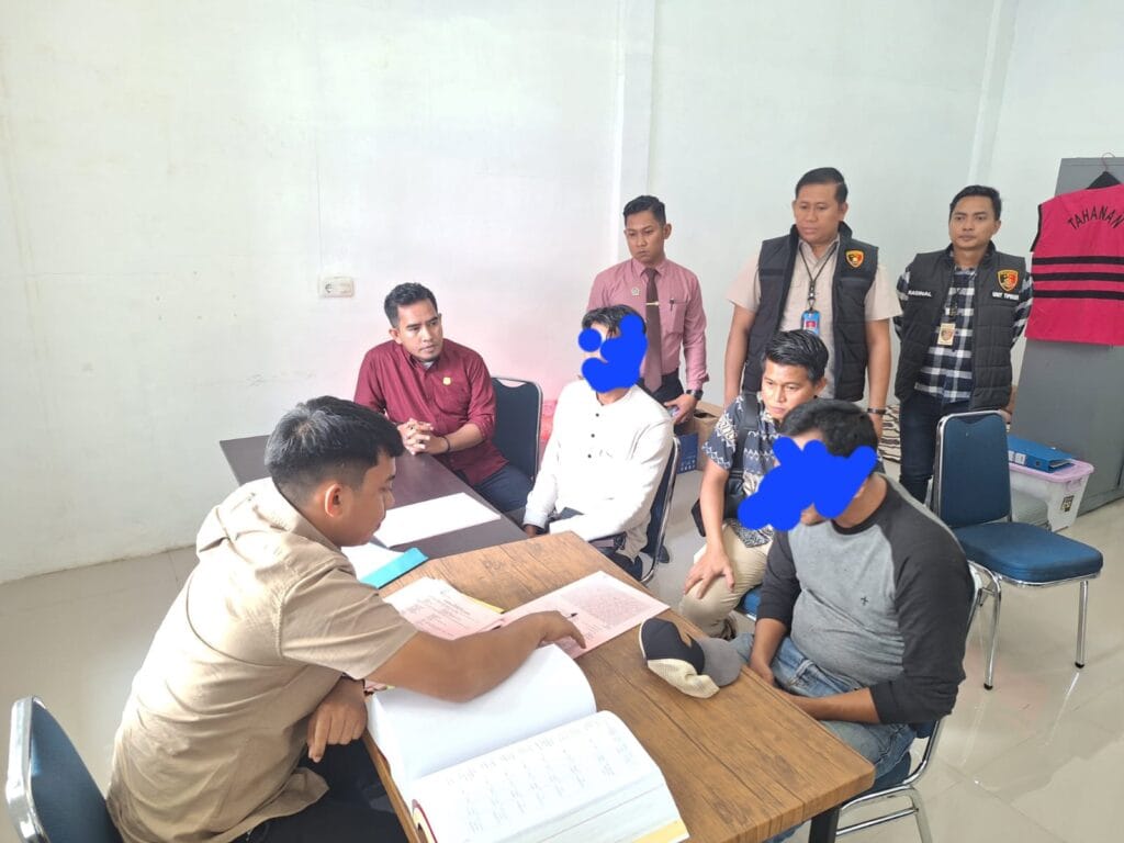 Unit Tipidkor Polres Bulukumba Limpahkan 4 Tersangka Kasus Korupsi Pembangunan Stop Area Mini Bira Ke Kejaksaan