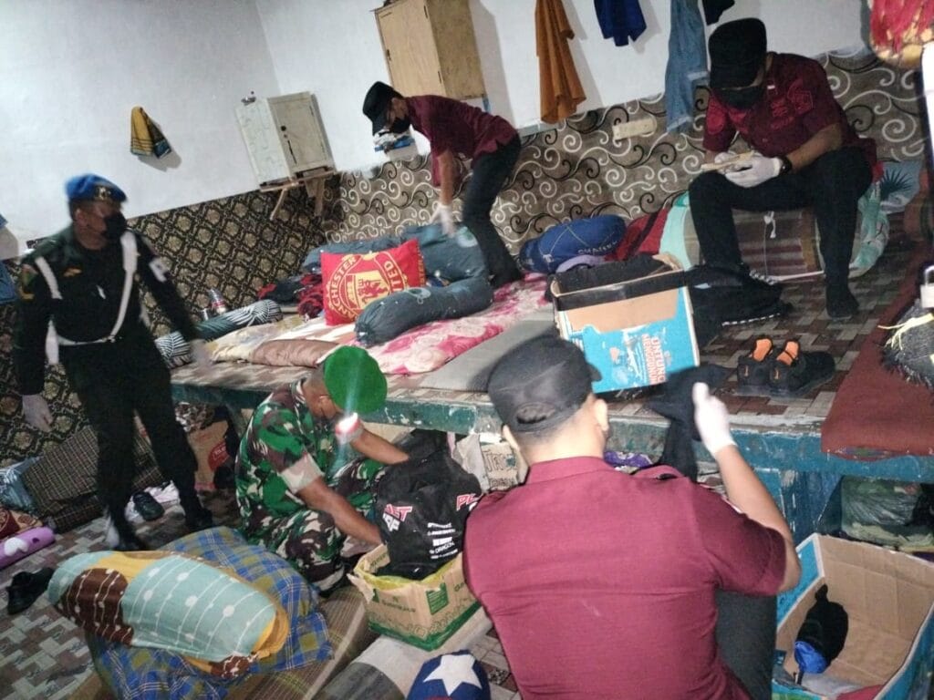 Lapas Bulukumba Gelar Penggeledahan Gabungan di Kamar Hunian Sekaligus Tes Urine WBP