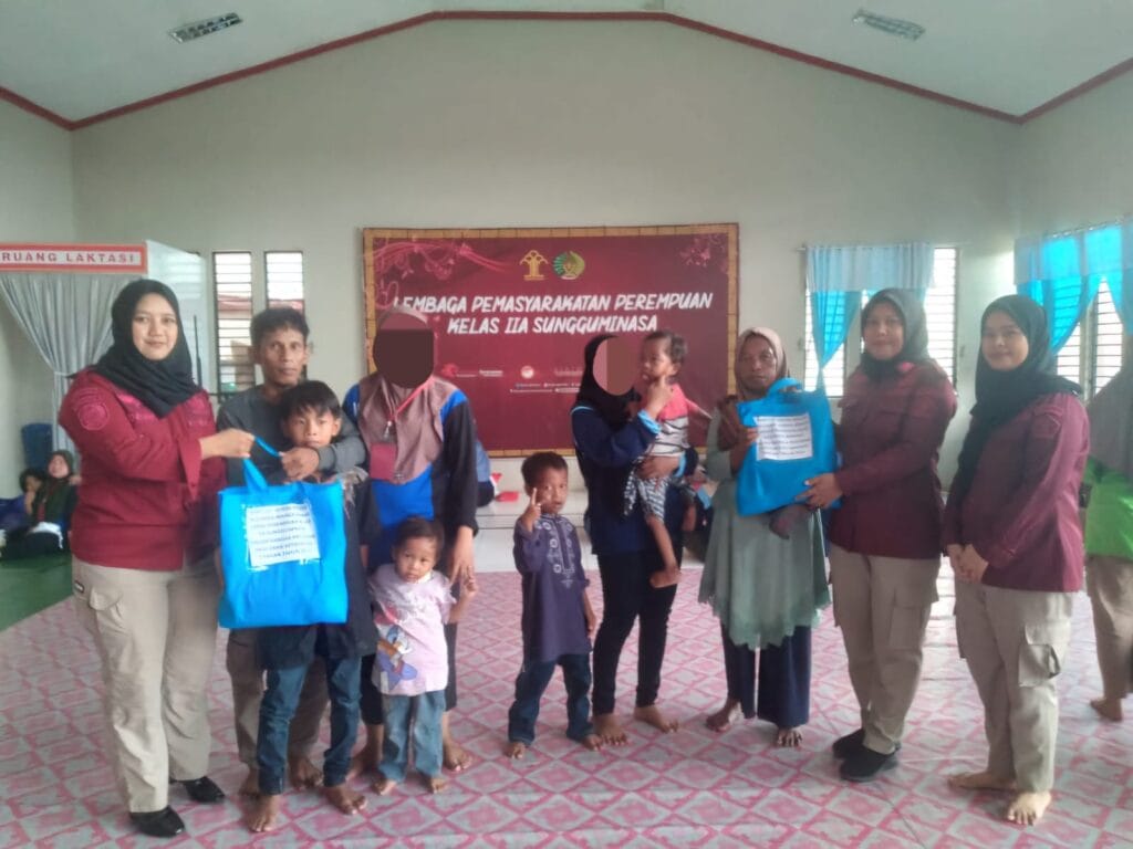 Dukung Program Akselerasi Menteri Imigrasi dan Pemasyarakatan, Lapas Perempuan Sungguminasa Berikan Bantuan Kepada Keluarga Warga Binaan