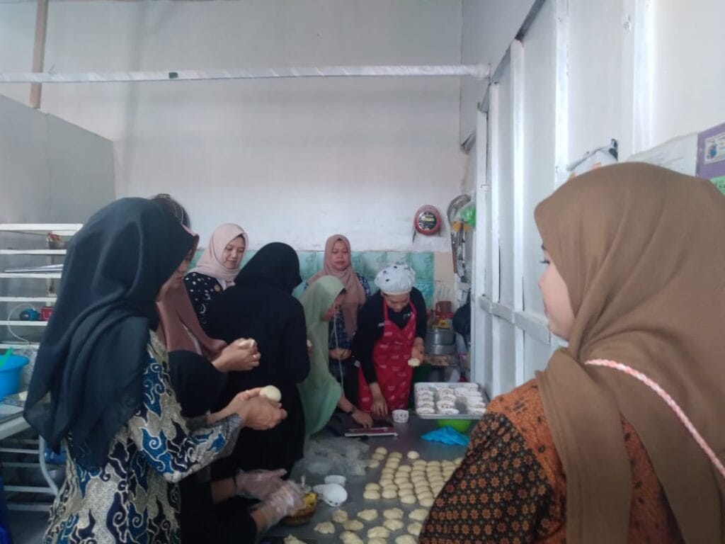 Warga Binaan LPP Sungguminasa Dibekali Skill Pembuatan Roti Melalui Program Bina Diri