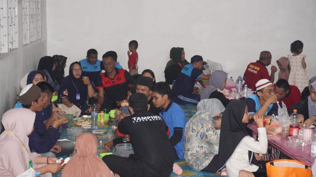 Ramadhan Penuh Cinta: Warga Binaan Lapas Maros Buka Puasa Bersama Keluarga