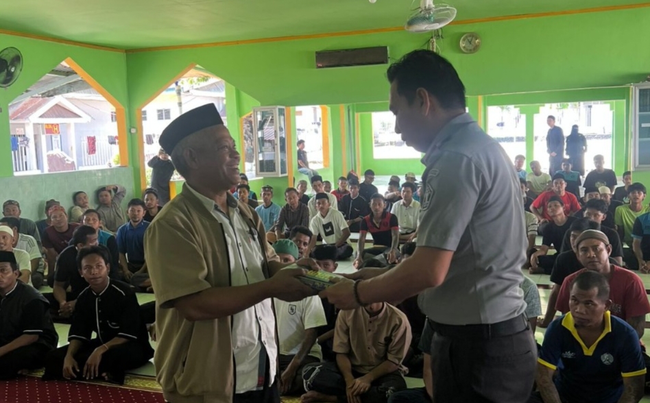 Lebih dari Sekedar Buku: Wakaf Al-Qur’an Jadi Harapan Baru Warga Binaan Lapas Maros