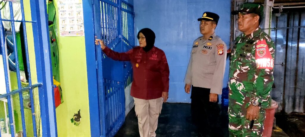 Penggeledahan Rutin Bersama APH, Pastikan Zero Narkoba dan Handphone
