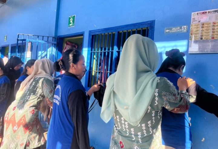 Perkuat Pengawasan: Lapas Perempuan Sungguminasa Gelar Penggeledahan Rutin Blok Hunian