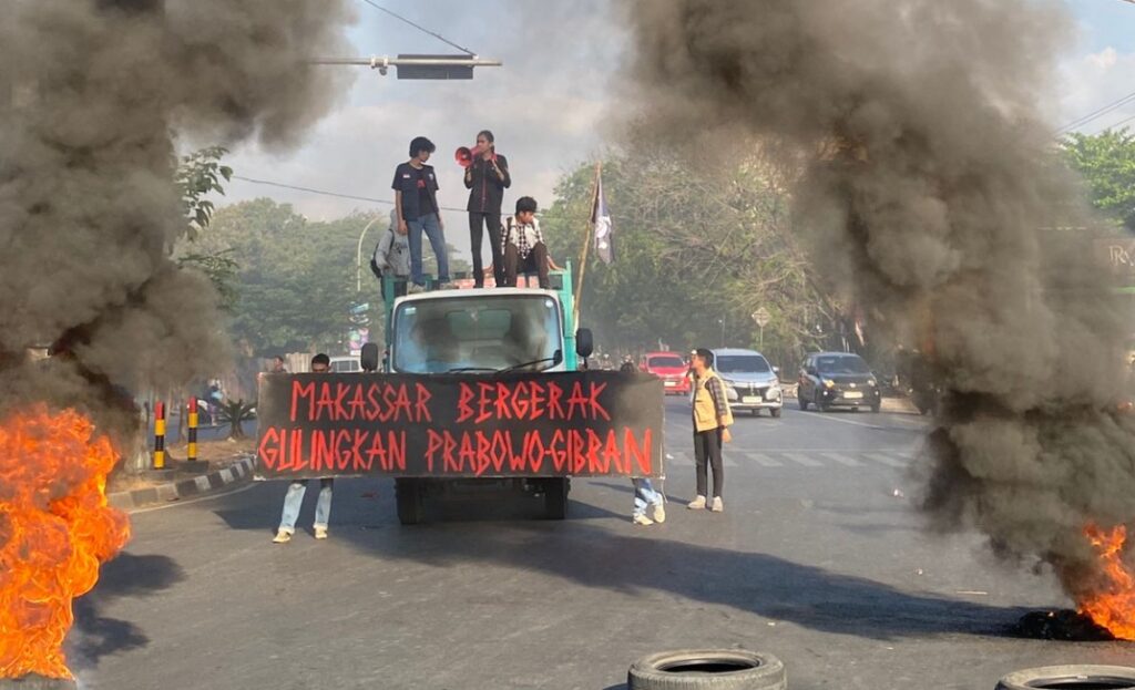 “KERAMAT” Gugat Prabowo–Gibran di Jalanan Makassar