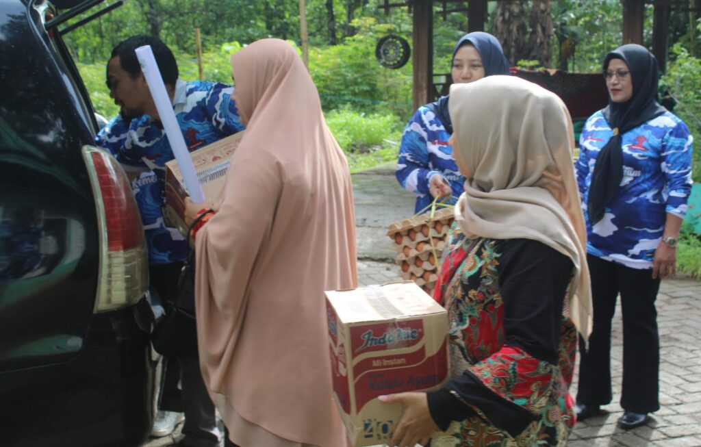 Jelang Hari Bakti Kementerian Imigrasi Dan Pemasyarakatan, Lapas Perempuan Sungguminasa Gelar Bakti Sosial