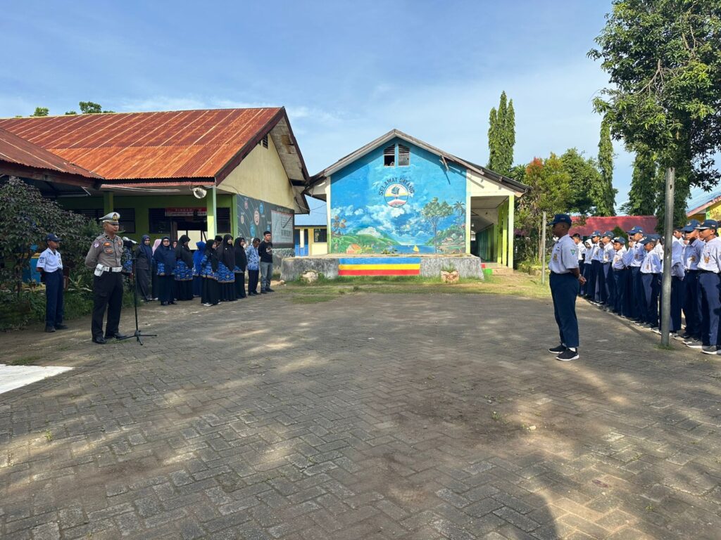 Police Goes To School, Panit Lantas Polsek Bungoro Tanamkan Tertib Berlalu Lintas di SMPN 3 Bungoro