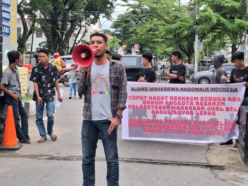 Aksi Demonstrasi AMNI di Polrestabes Makassar Soroti Dugaan Pelepasan Pelaku Pencurian Emas dengan Imbalan Menggiurkan