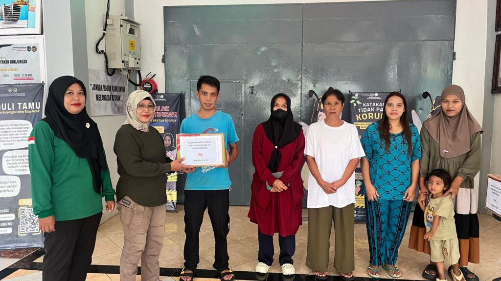 Lapas Perempuan Sungguminasa Salurkan Bantuan Sosial, Wujud Dukungan Program Akselerasi Menteri Imigrasi dan Pemasyarakatan