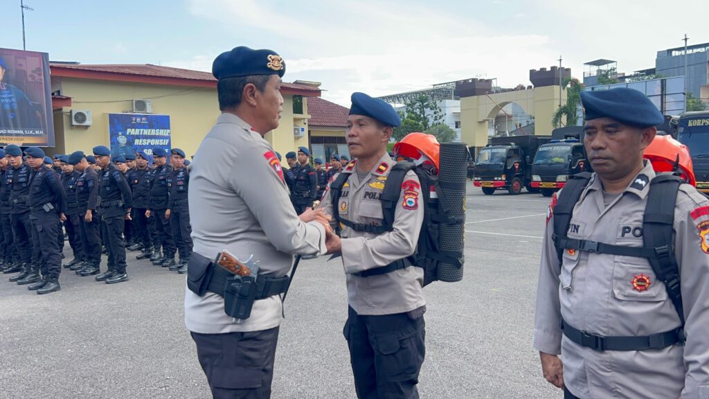 TAJUK: Kapolda Sulsel Lepas 100 Personel Brimob ke Aceh