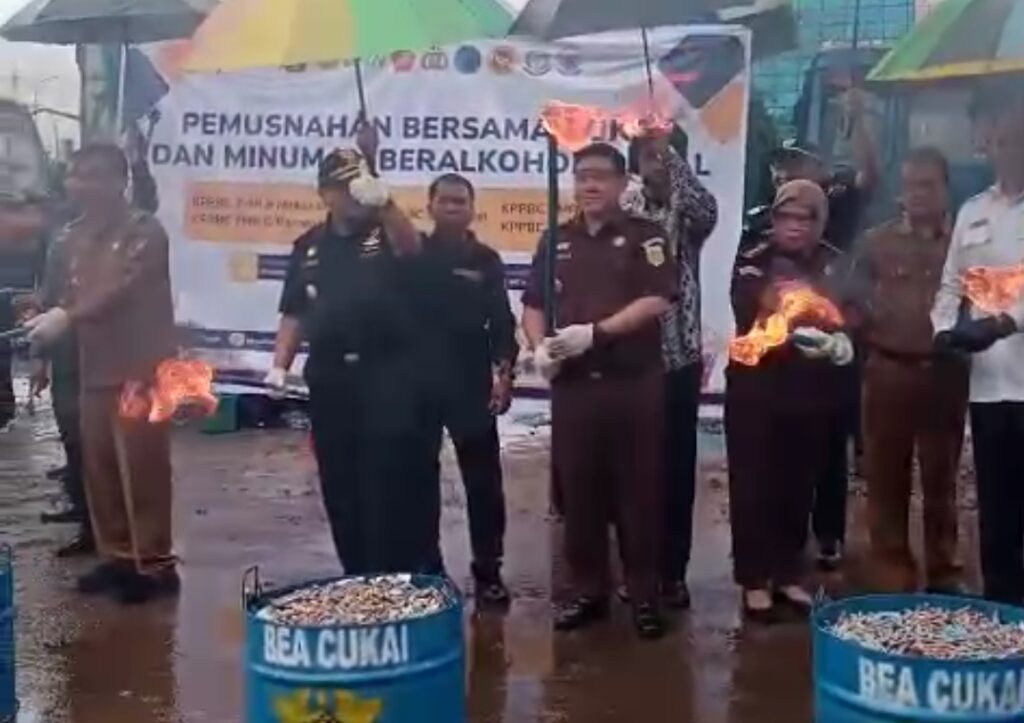 Bea Cukai Sulbagsel Musnahkan 13,85 Juta Batang Rokok Ilegal dan 1.775 Liter MMEA