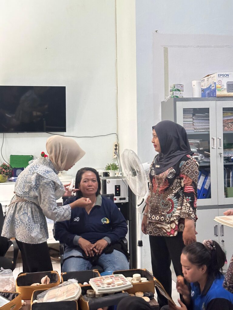 Perkuat Kemandirian Warga Binaan, Lapas Perempuan Sungguminasa Gelar Pembinaan BINA DIRI Bidang Salon