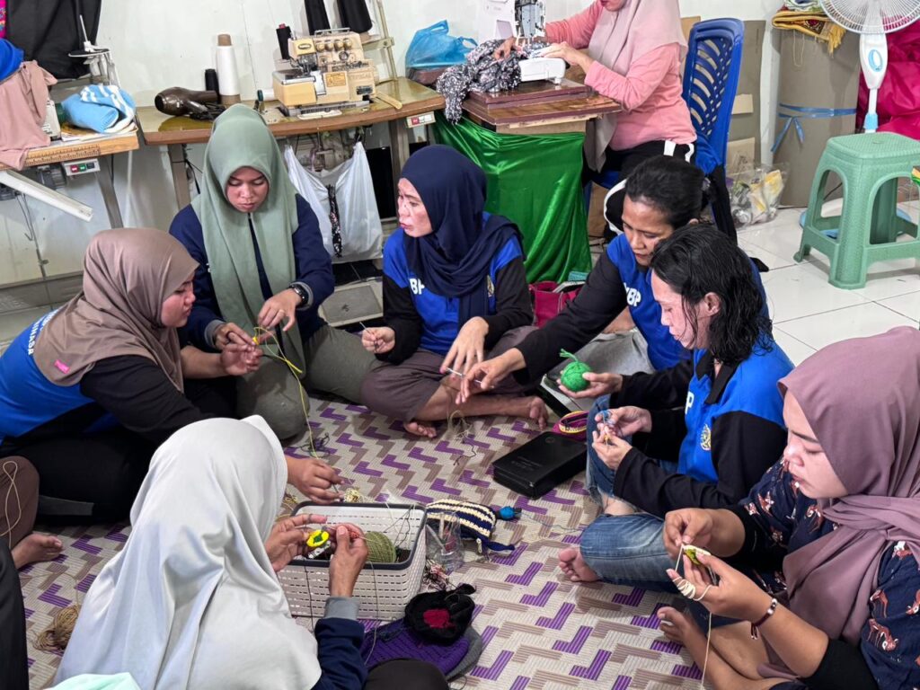 Lapas Perempuan Sungguminasa Perkuat Kemandirian Warga Binaan Lewat Pelatihan Tas Granny Square