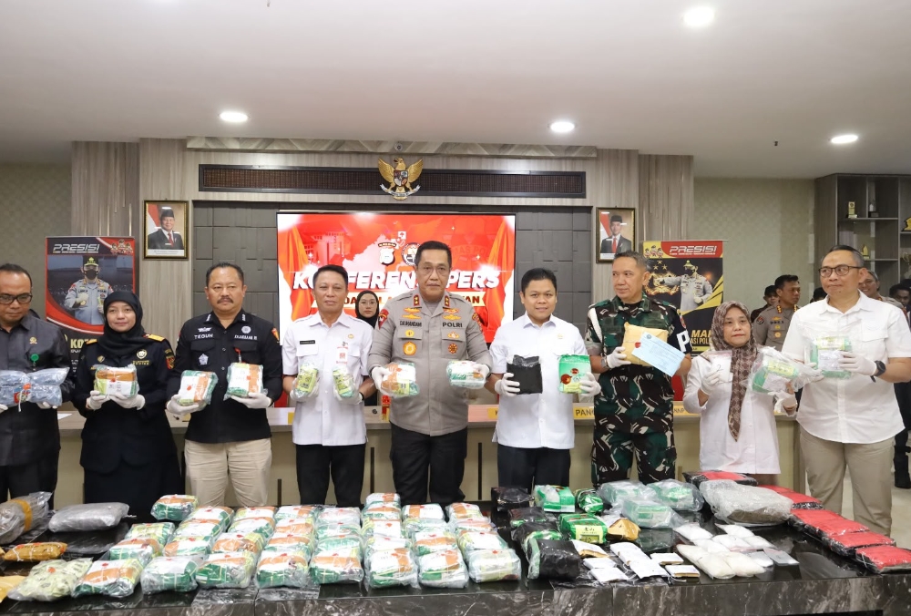 Kokain 7,6 Kg dan 157 Cartridge Etomidate Dimusnahkan Polda Sulsel