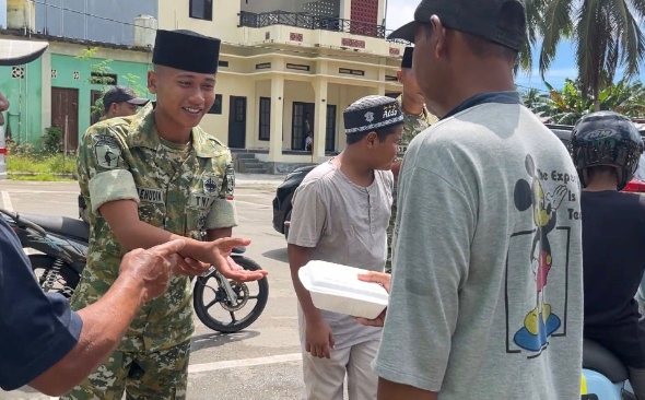 Tak Hanya Menyiapankan Tempat Ibadah, Prajurit Yonif TP 859/RBK Ikut Menjaga Nilai Kebersamaan dan Toleransi di Supiori
