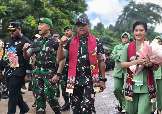 Kunjungan Kerja Pangdam XVII/Cenderawasih Menyapa Prajurit Yonif TP 859/RBK Menguatkan Semangat Mengabdi Untuk Negara