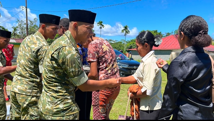 Wujud Kepedulian, Toleransi, dan Kebersamaan Bersama Masyarakat Supiori Melalui Program Kasih Minggu Yonif TP 859/RBK di GKI Imanuel Masram