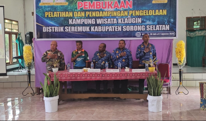 Dukcapil Pemberdayaan Masyarakat Gelar Pelatihan dan Pendampingan Pengelolaan Kampung Wisata di Klaogin, Sorong Selatan