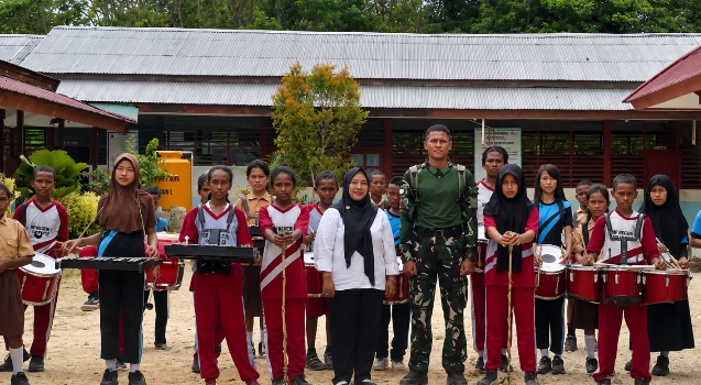 Semangat Belajar Bersama Prajurit, Program PINTAR Yonif TP 859/RBK Bangun Karakter Siswa SDN Pariem Lewat Drumband
