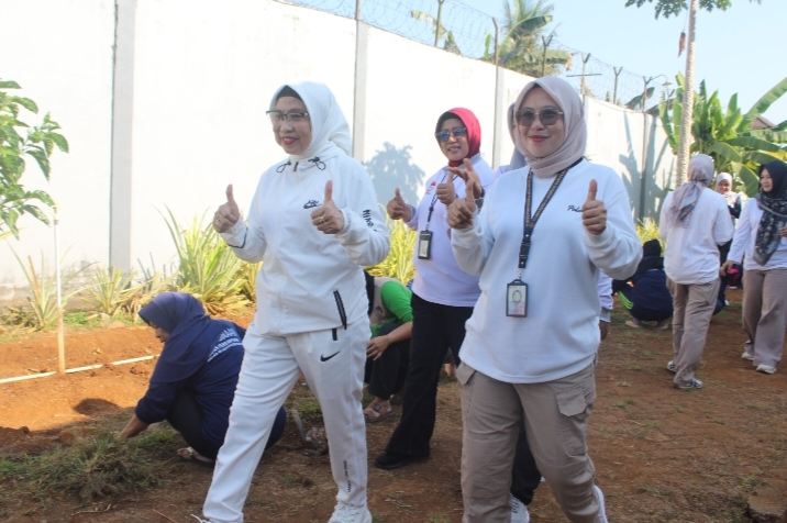 Panen Raya Sayuran, Kalapas Perempuan Sungguminasa Ajak Isi Hari Sabtu dengan Kegiatan Produktif
