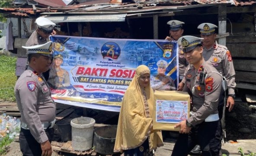 Senyum Warga Bone Mengiringi Aksi Sosial Satlantas Polres Bone Jelang Hari Lalulintas Bhayangkara ke-71
