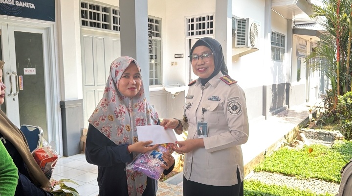 Apresiasi Kinerja Kemandirian, Kalapas Perempuan Sungguminasa serahkan Premi untuk Warga Binaan