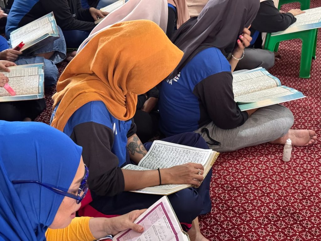 Tingkatkan Kualitas Rohani, Warga Binaan Rutin Mengikuti Yasinan Dipimpin Kasi Binadik